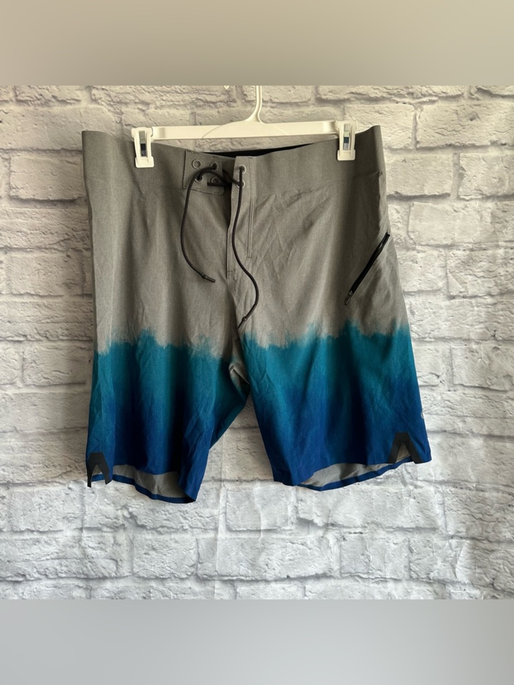 PREOWNED LULULEMON MENS SWIM TRUNKS BATHING SUIT GREY BLUE OMBRE SIZE 38